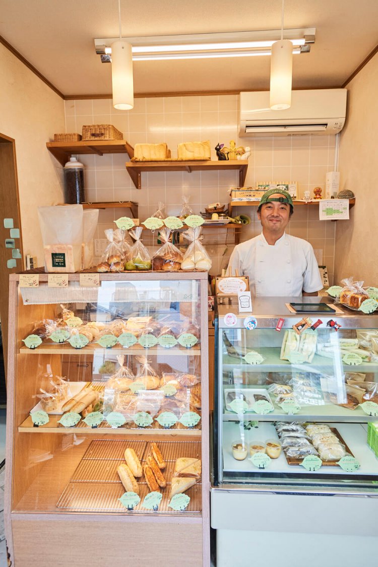 「お客様との会話も楽しみ」という店主の古宮義和さん。