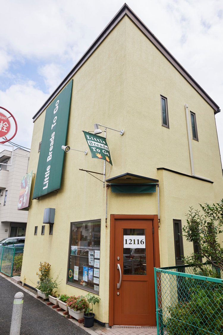 パッと目を引く外観。