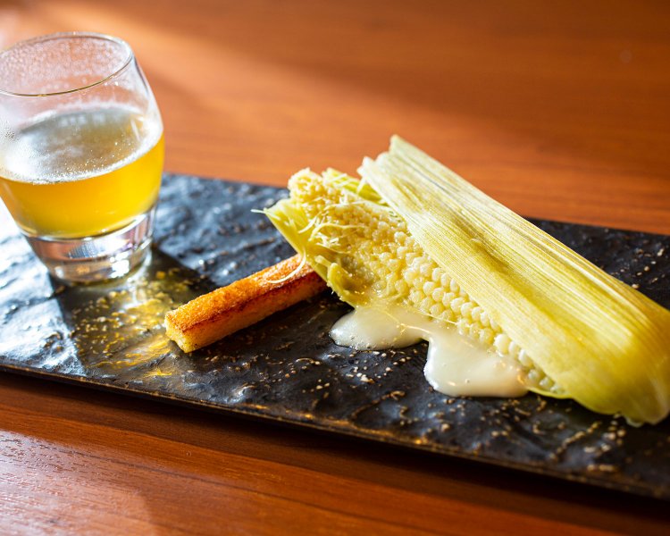 ラクレットチーズとヤングコーンの野菜料理。