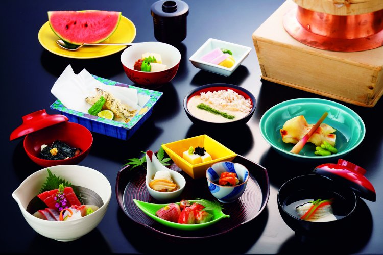 懐石料理「金龍」1万800円（※仕入れにより内容は変更あり）。