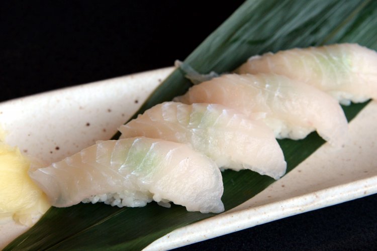 ここでしか味わえないオリジナルのナマズ寿司。４貫660円。