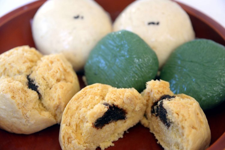 かぼちゃ・炭酸・よもぎまんじゅう各115円、草もち（きなこ・あん）各110円。