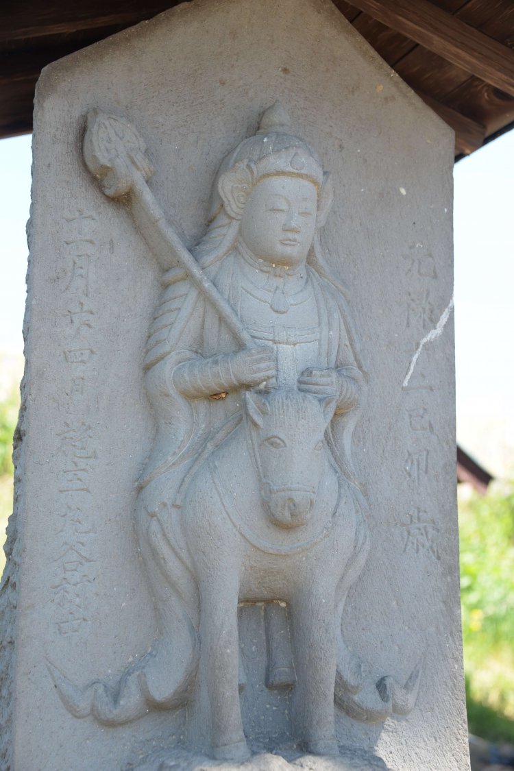 丸谷の勝軍地蔵。元禄12年（1699）建立とは思えないほど状態がよい。