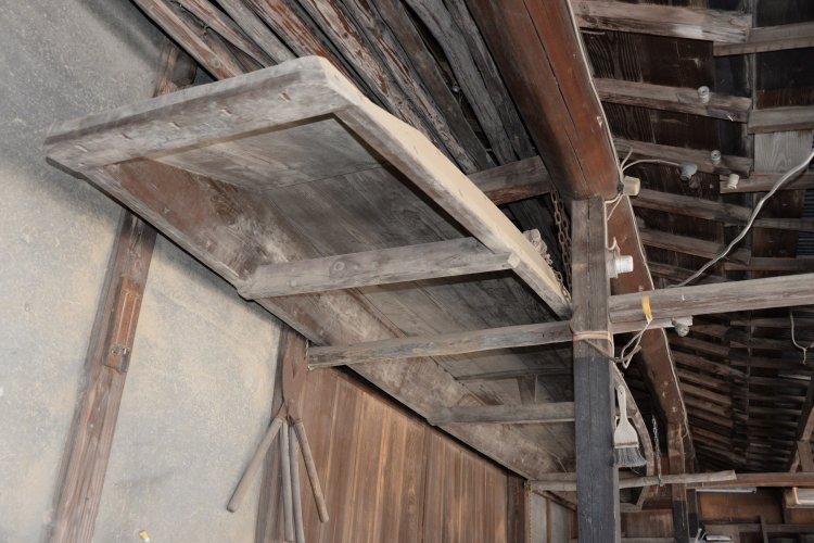 揚舟。本来は下ろしてすぐ使えるよう逆向きに吊るされる。