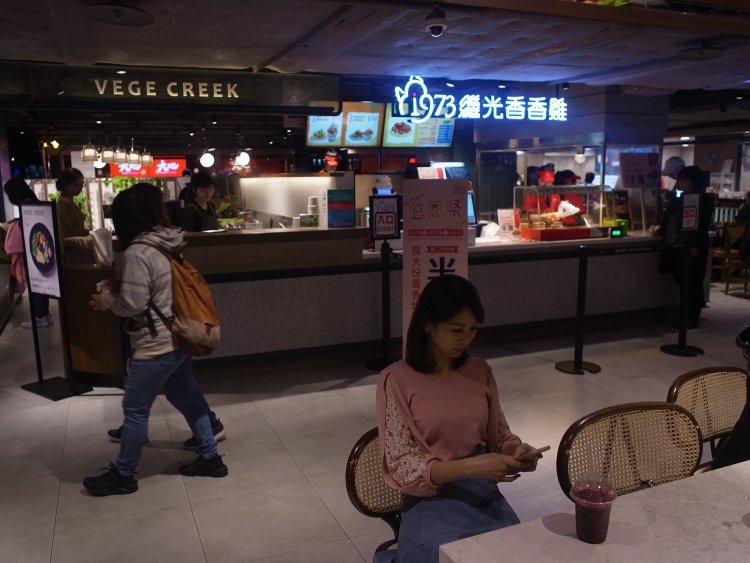 気軽に注文できる飲食店もあるので、息抜きにぴったり。