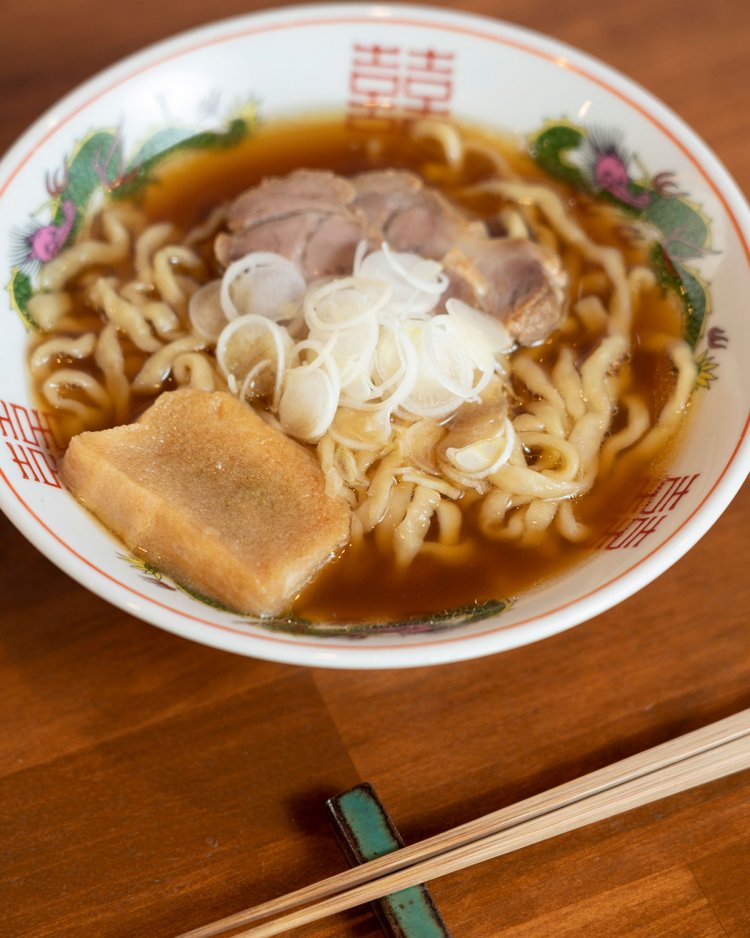 煮干し出汁、自家製麺の津軽風の中華そば935円など、中華好きが高じた料理もあり。