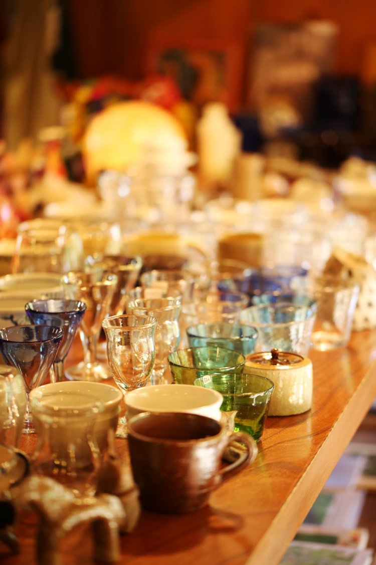 日本を筆頭にアジアの民芸雑貨を販売。