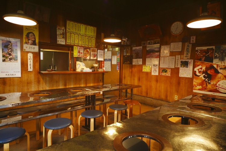 昭和36年創業ならではのレトロ空間。