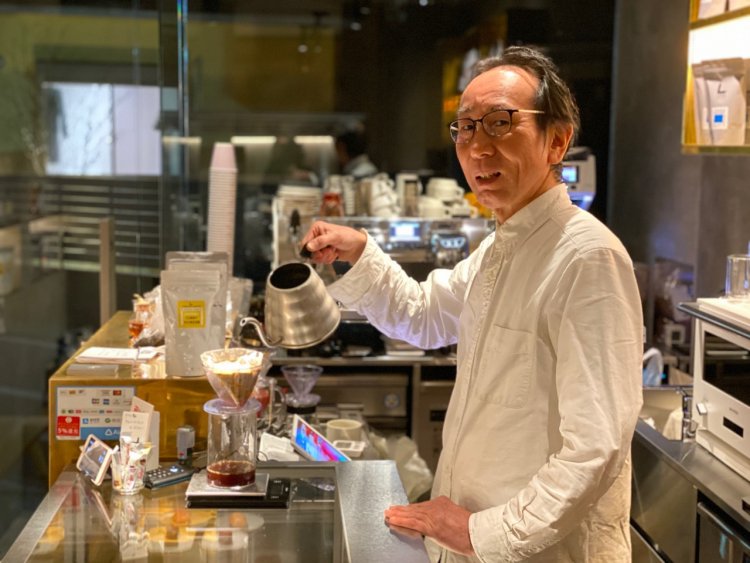 気さくな人柄の元明さん。（撮影= LIMENAS COFFEE）