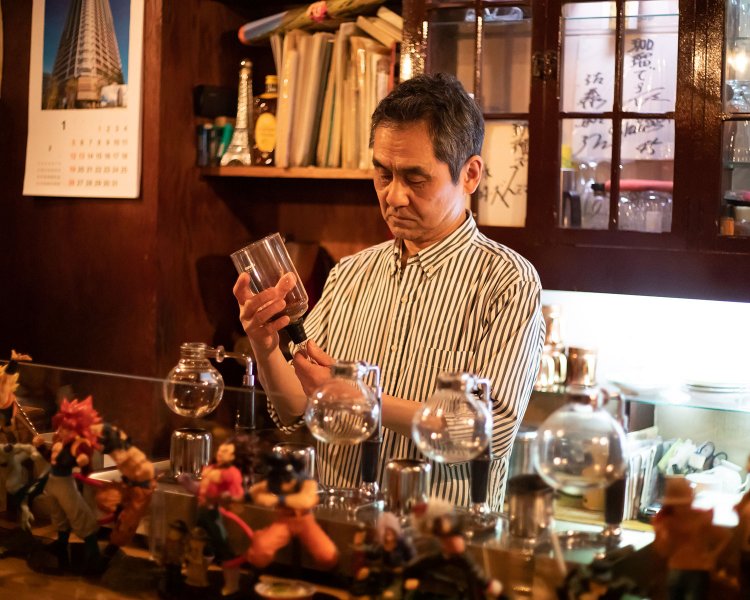 俳優の佐藤浩市さんが学生時代に１年間アルバイトをしていた店としても有名だ。