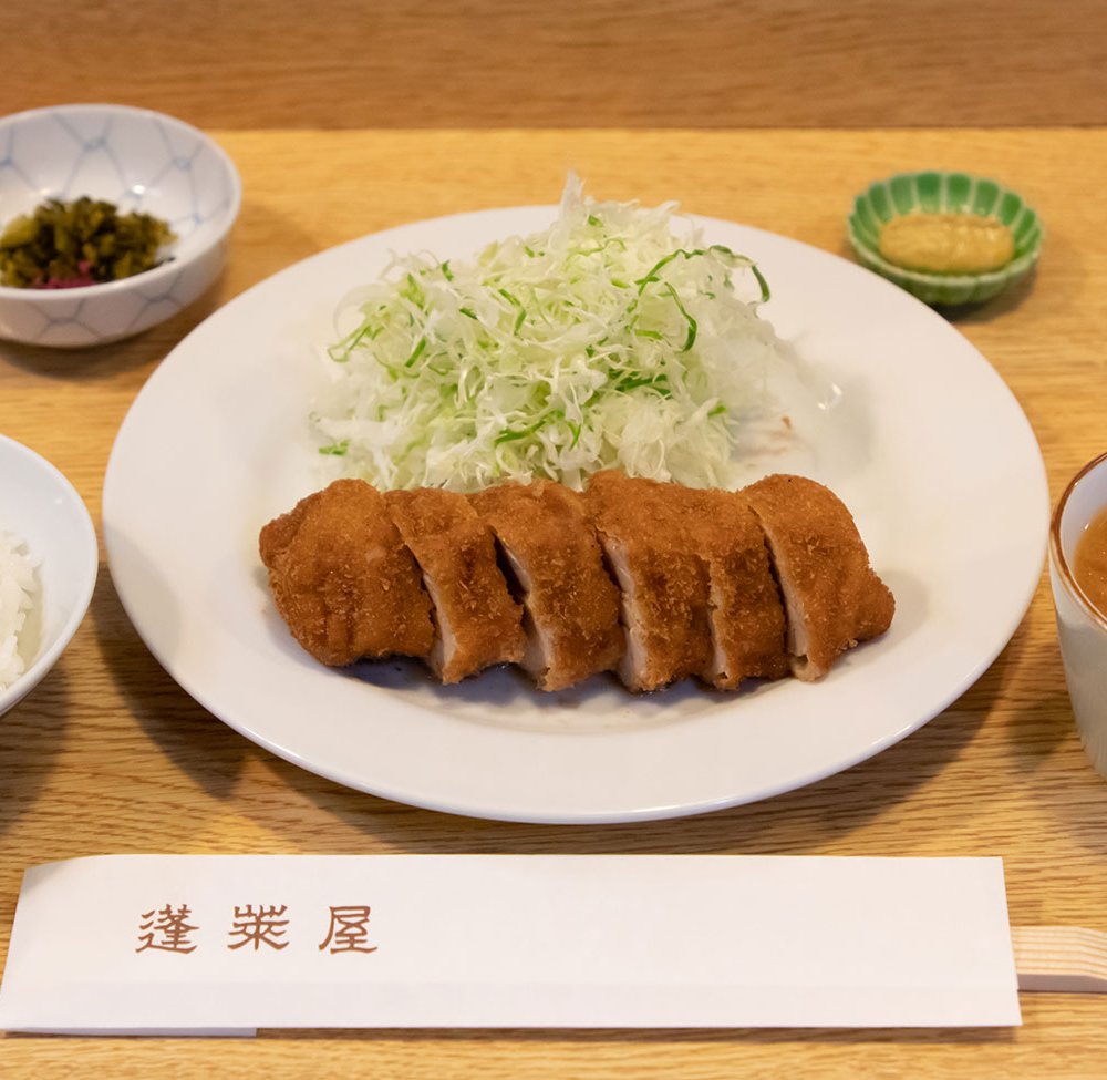 大正元年創業。小津安二郎が好んだヒレカツの名店『蓬莱屋』