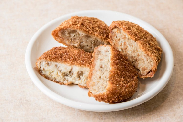 やみつきコロッケ70円、やみつきメンチ130円。