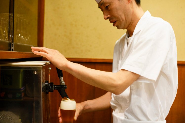 店主の右腕・森勝敏さんはドラフトマイスターの資格も取得。