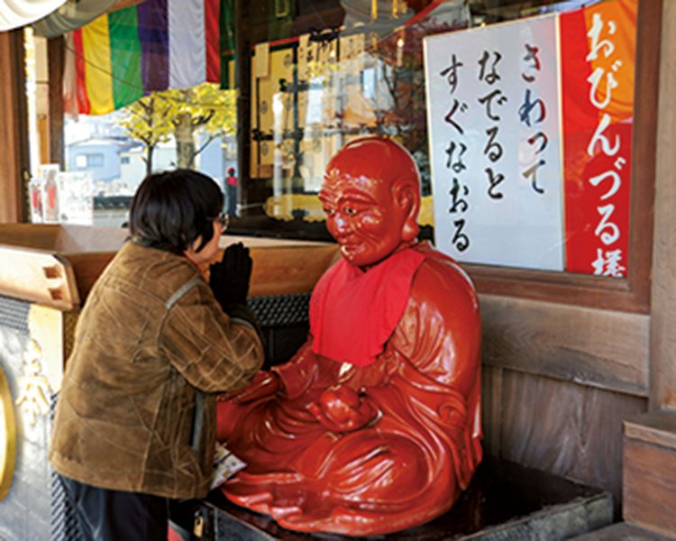 体の悪いところを触ると治るという「おびんづる様」。
