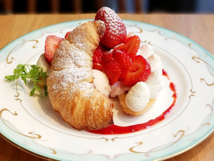 本日のいちごクロワッサンサンド（価格はその日の品種による。取材時は1680円）。