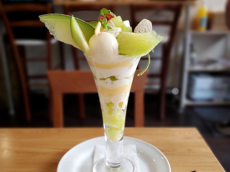 静岡マスクメロンパフェ（価格はその時期より変動。取材時は2350円）。※盛り付けはその時々で変わります。