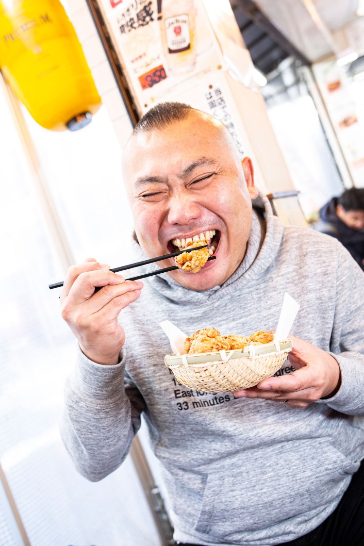 よく持ち帰りで買う『鶏＆デリ』の唐揚げはお店でも食べられる。「骨なしももさえあれば間違いないんです」と太鼓判！