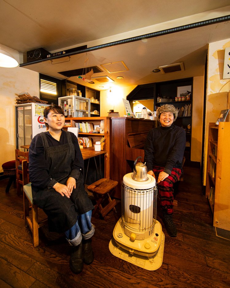 右から麻里耶さん、紡さん。