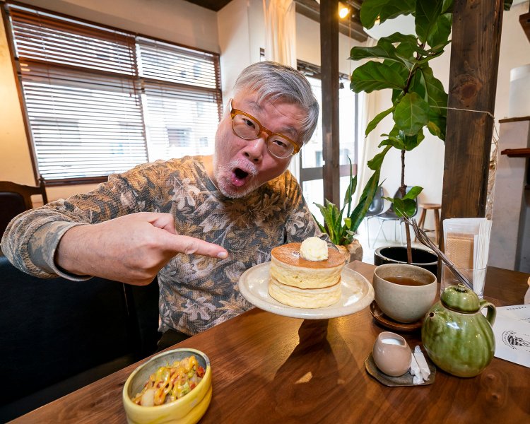 ホットケーキのポテサラセット1550円はドリンクと低温調理されたポテサラがつく。紅茶は平日だと2杯、土・日・祝は1杯。