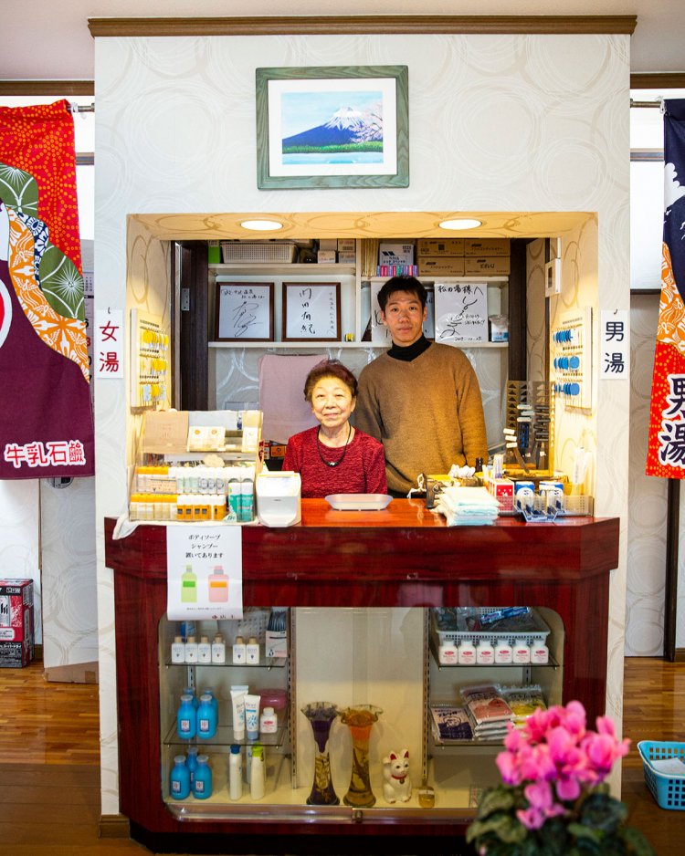 3代目の正博さんを中心に、伊東さん一家で切り盛り。