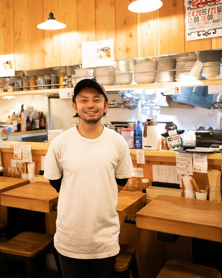 店主の吉岡さん。