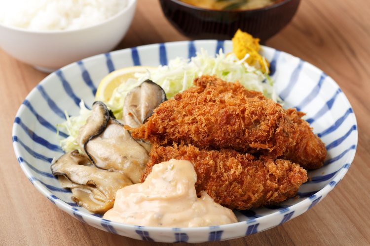 カキミックス定食1950円。