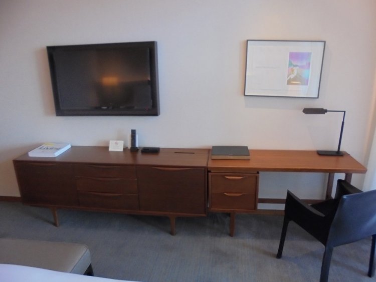 書斎も居心地がいい。