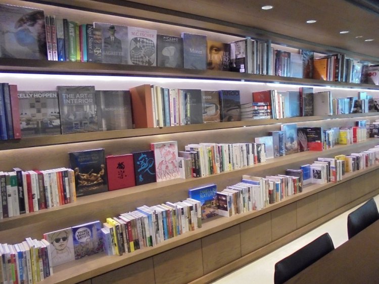 写真集も充実しているので、ただ眺めるだけで楽しめる。