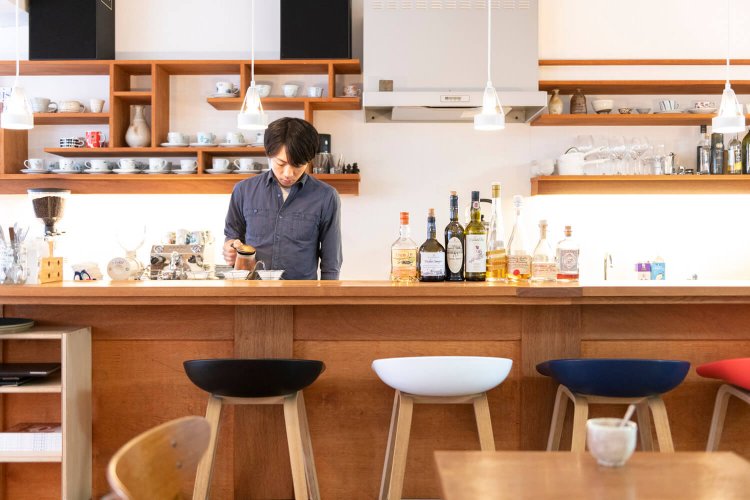 カウンター席もある。