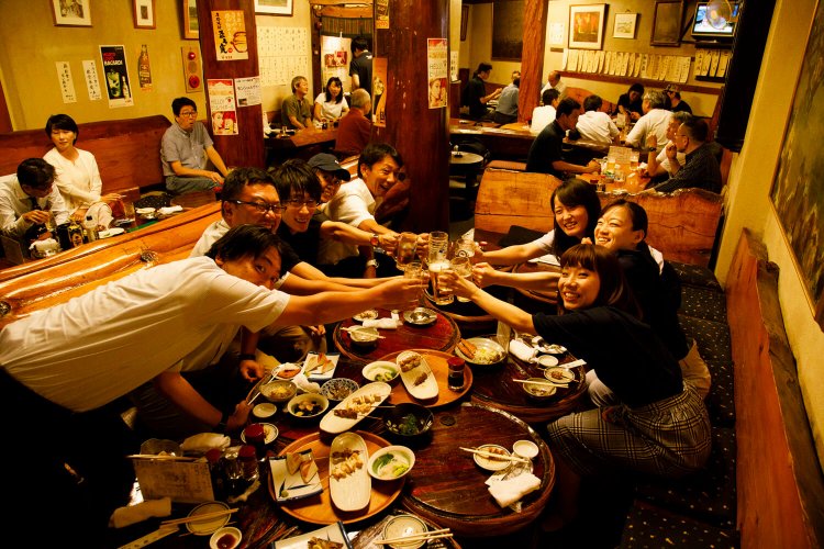 奥のお座敷を含め全約100席。