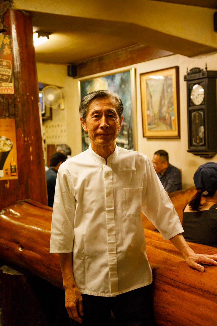 ２代目の山崎正人さんは店と同い年。