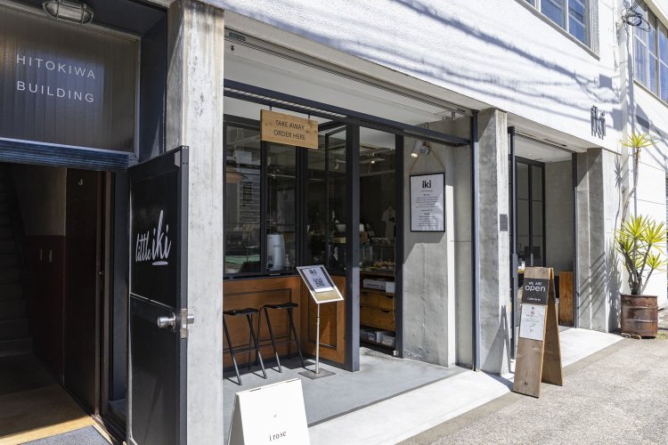 清澄白河の北、静かな街の一角にある路面店。ここを目指してくる客が多いのも納得。