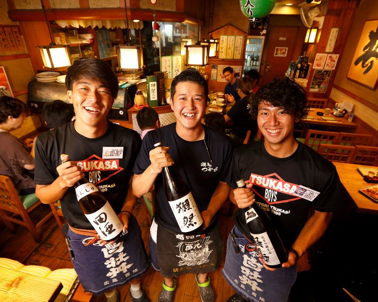 日本酒が豊富で随時30種以上。外国からのお客さまも多く国際色豊か。