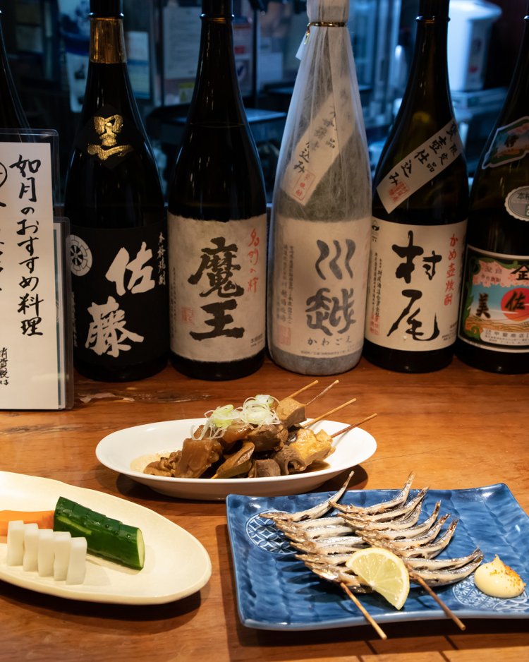 鹿児島産キビナゴの一夜干し500円、長崎剣先スルメ500円、ぬか漬け350円。