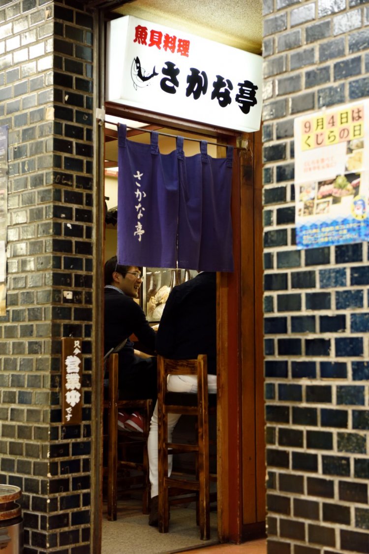 奥まった場所に位置。