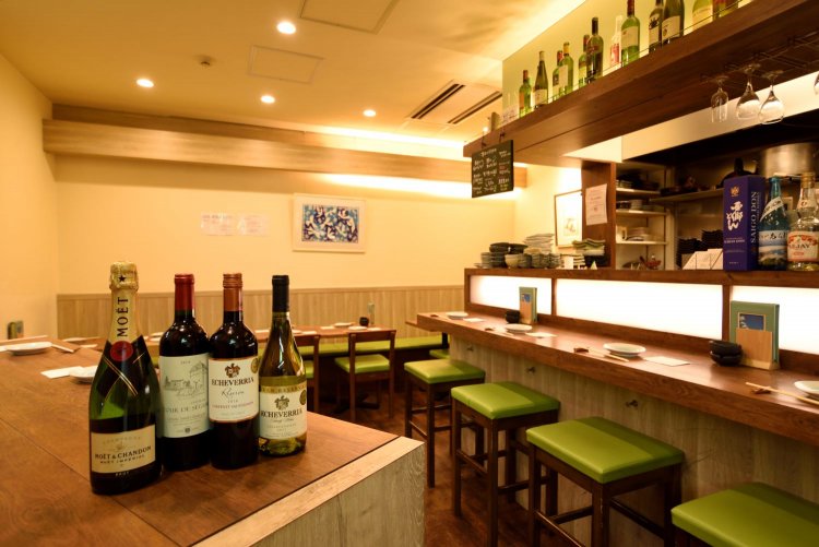 隣の2号店でも同じメニューが頼めるので、1号店が満席でも大丈夫。