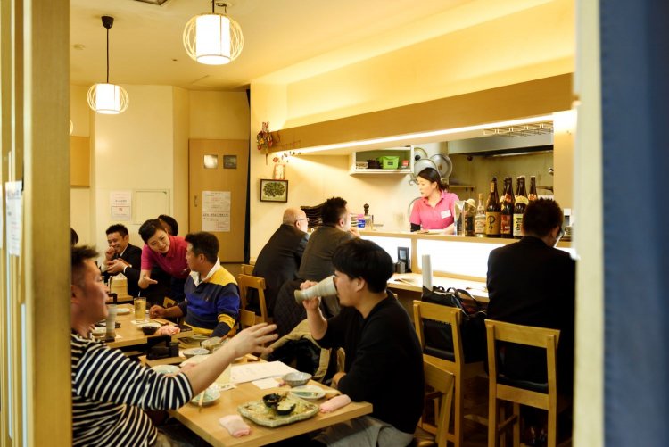 開店するとすぐ満席に