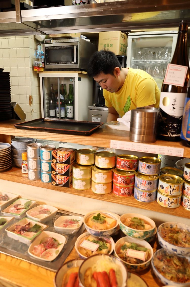 作り置きのつまみは、おじさんたちが安心できるよう、突飛なものにせず、定番メニュー中心。