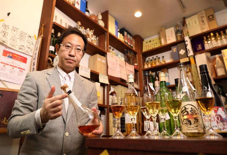 約25 ～30年物の古酒を飲み比べる麗人レア酒飲み比べで1000円。