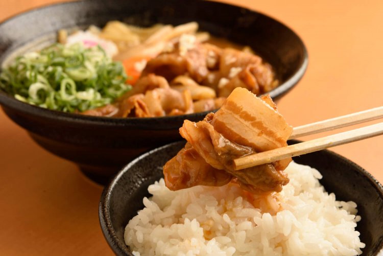 国産コシヒカリを使ったご飯。無料だがこだわりを感じる。