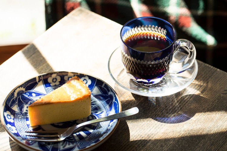 すみだブレンド480円。チーズケーキ420円。