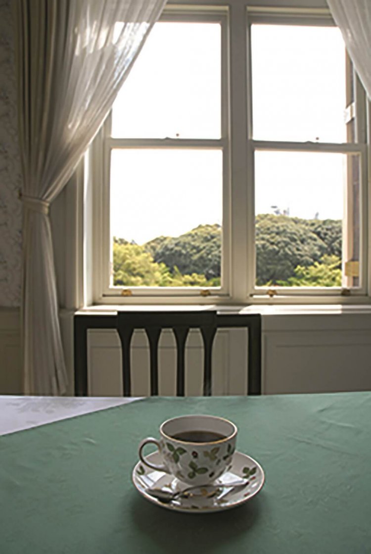 洋館1階の食堂と応接室は喫茶室として利用できる。