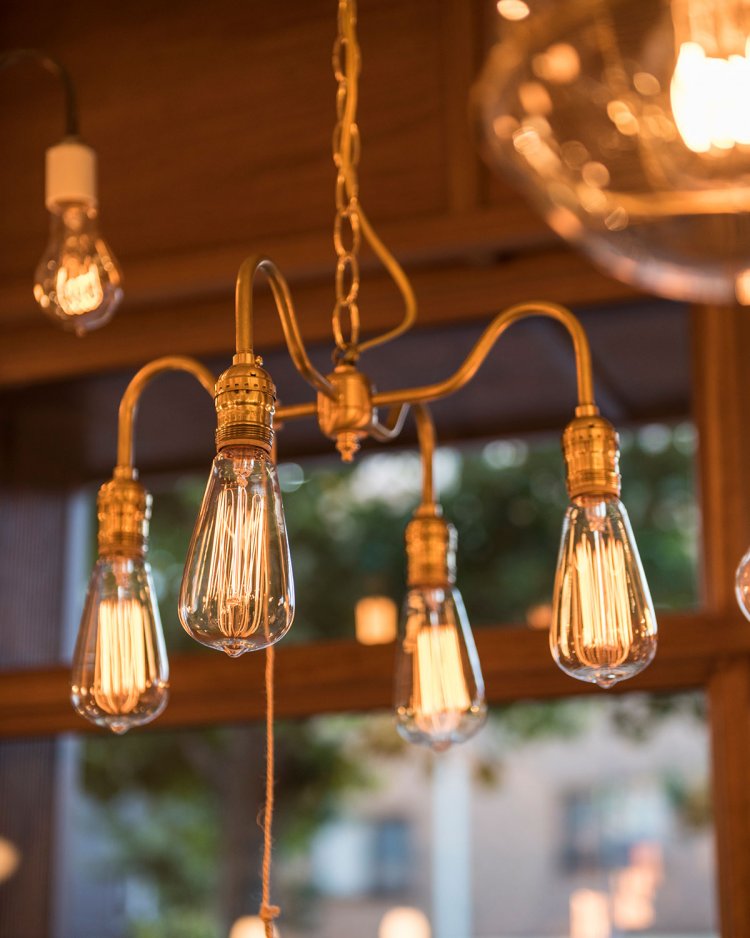 灯りは軽く300～400種類はあるとか。