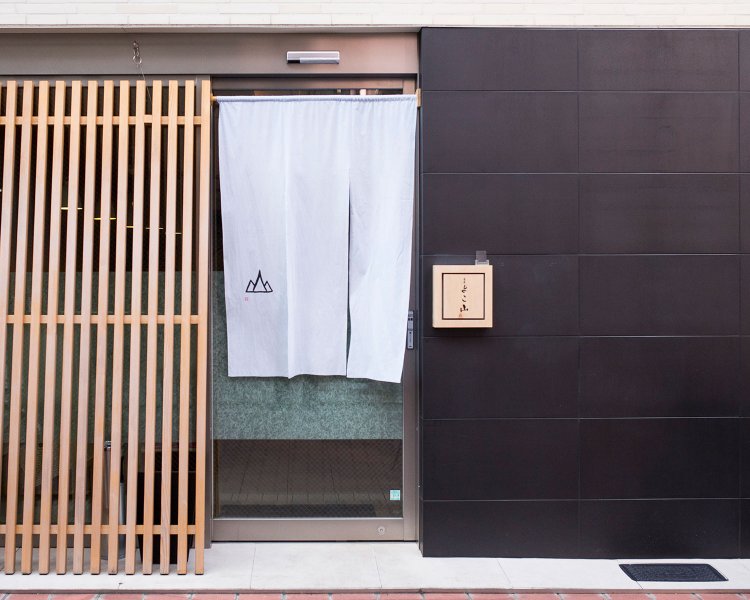 白金商店街の新店。