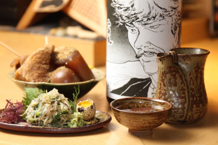 生シラスなめろう600円、静岡おでんおまかせ5種盛合せ1080円、小夜衣（さよごろも）顔（かお）特米120mL 700円。