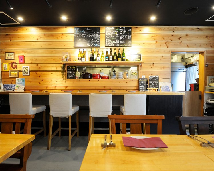 木造りの内装。