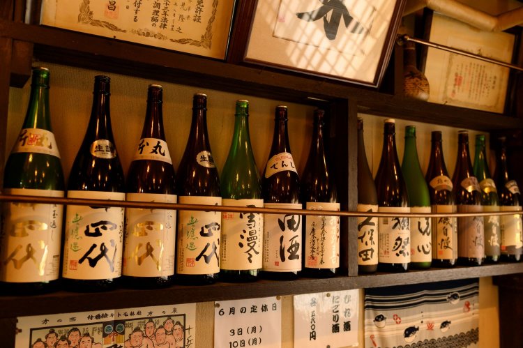 磯自慢1080円や田酒799円など日本酒党垂涎の銘酒が並ぶ。