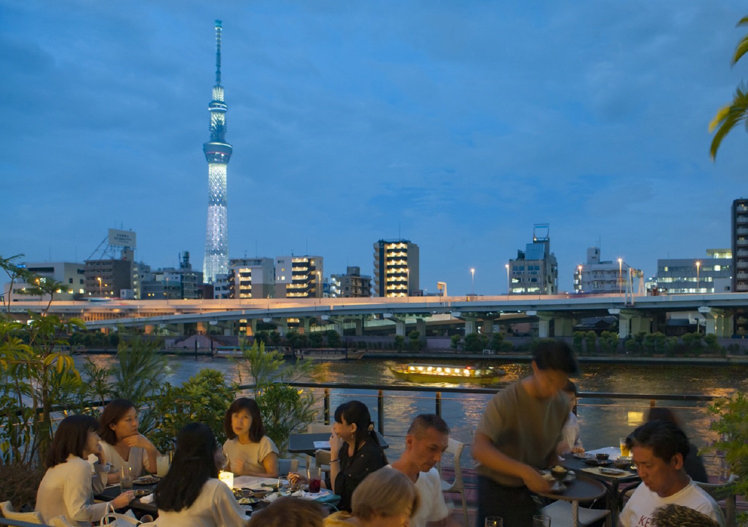 東京の外飲み特上居酒屋特集 開放感あふれる場所で飲みたいときにはここ さんたつ By 散歩の達人