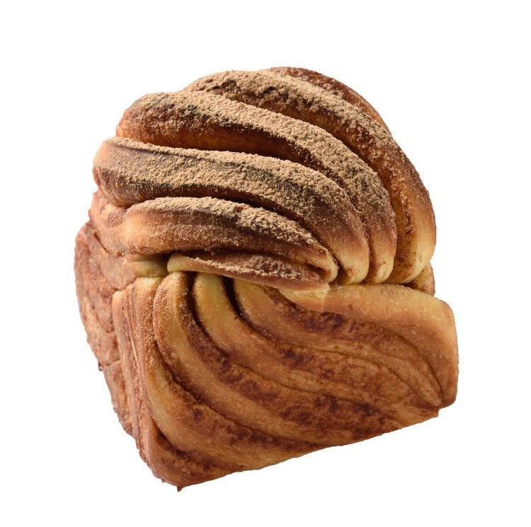 ブリオッシュ生地にシナモンバターを折り込んだシナモンBOX210円。