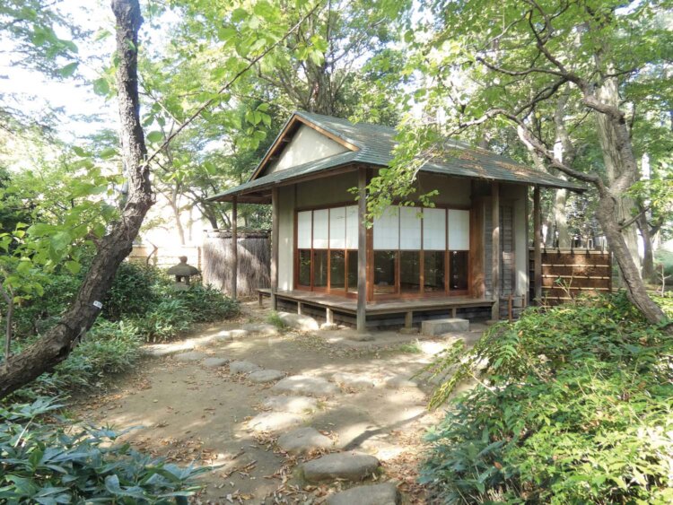 吉祥寺に長く暮らした雨情が数々の作品を生み出した書斎「童心居」。